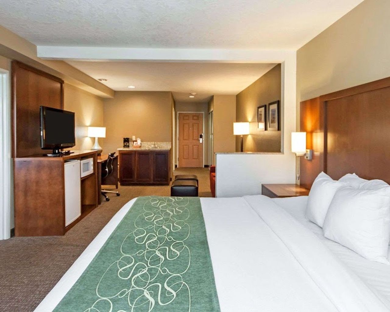 Photo of Comfort Suites Airport