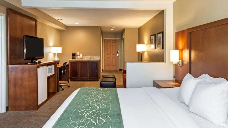 Photo of Comfort Suites Airport