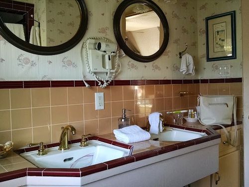 Photo of The Old St. Angela Inn - Bathroom
