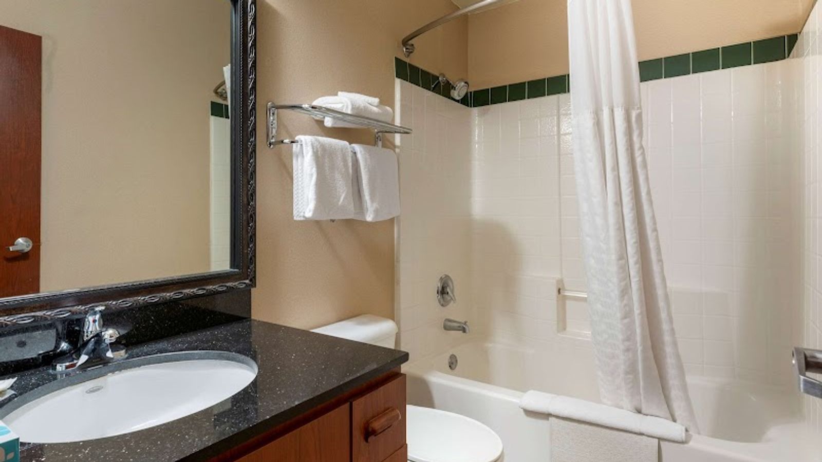 Photo of Comfort Inn & Suites