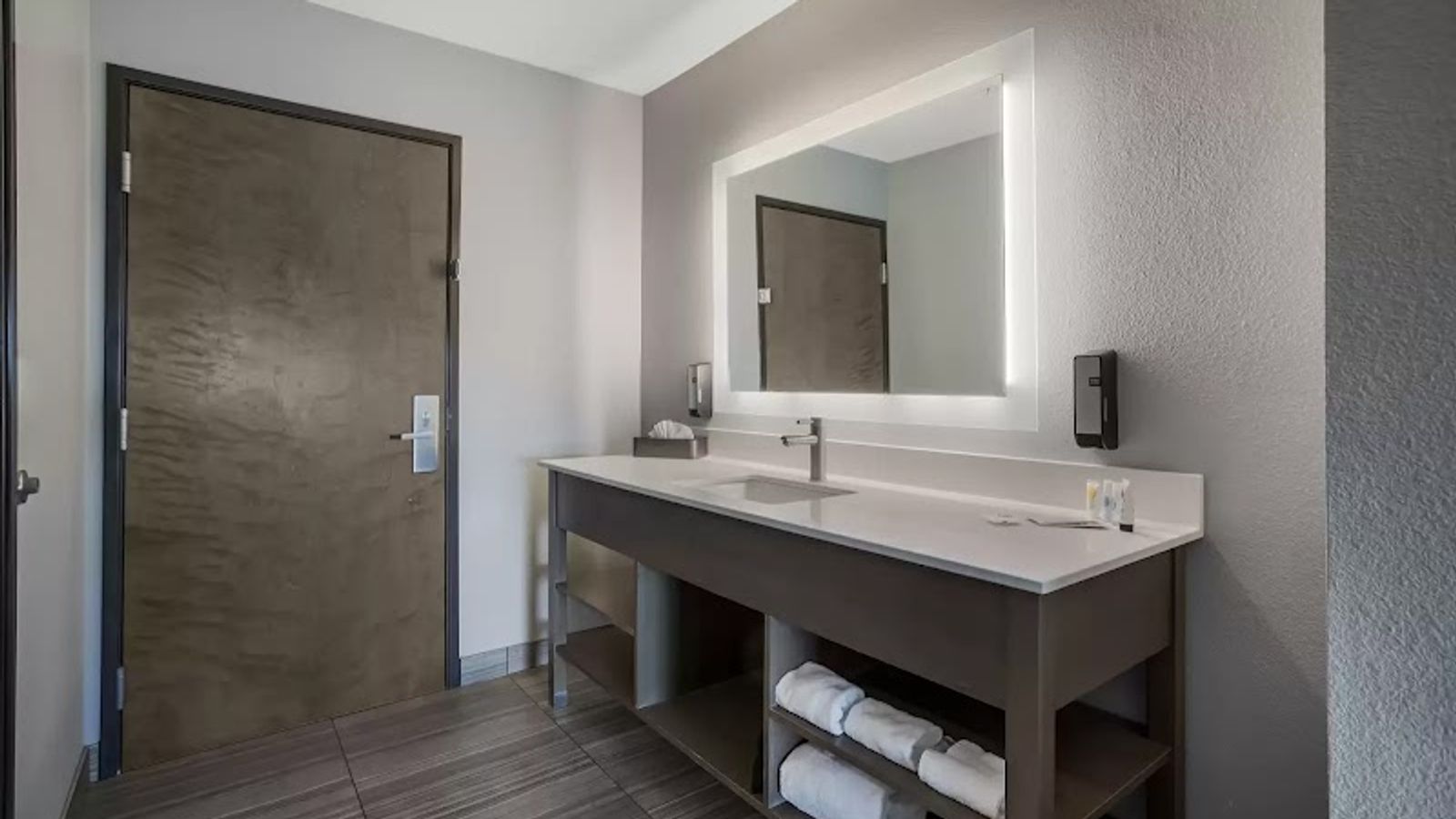 Photo of Hotel 28 Boise Airport, Ascend Hotel Collection