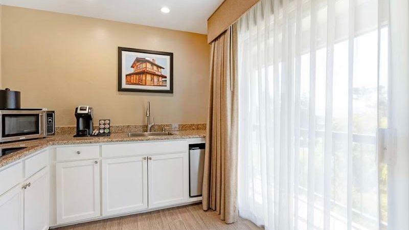 Photo of Best Western Plus Heritage Inn