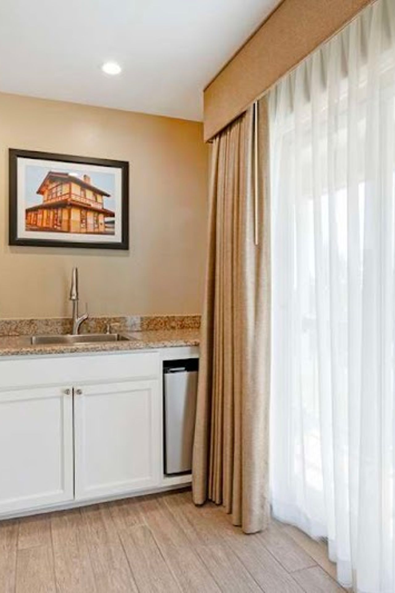 Photo of Best Western Plus Heritage Inn