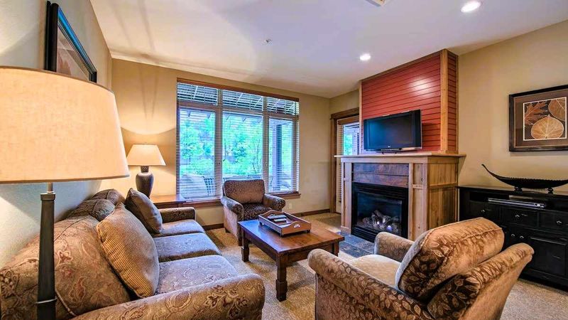 Silver Mountain Resort - 1 Bedroom condo, Living room