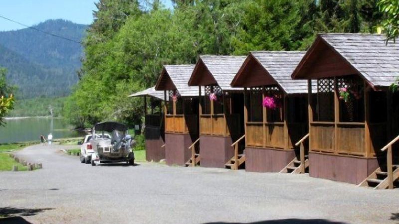Rain Forest Resort Village - Fireplace Cabins