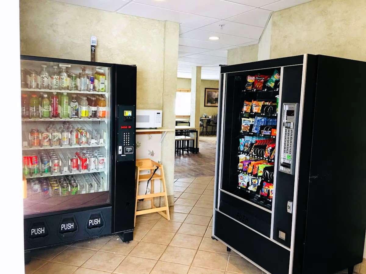 Boulder Creek Inn - Vending machine