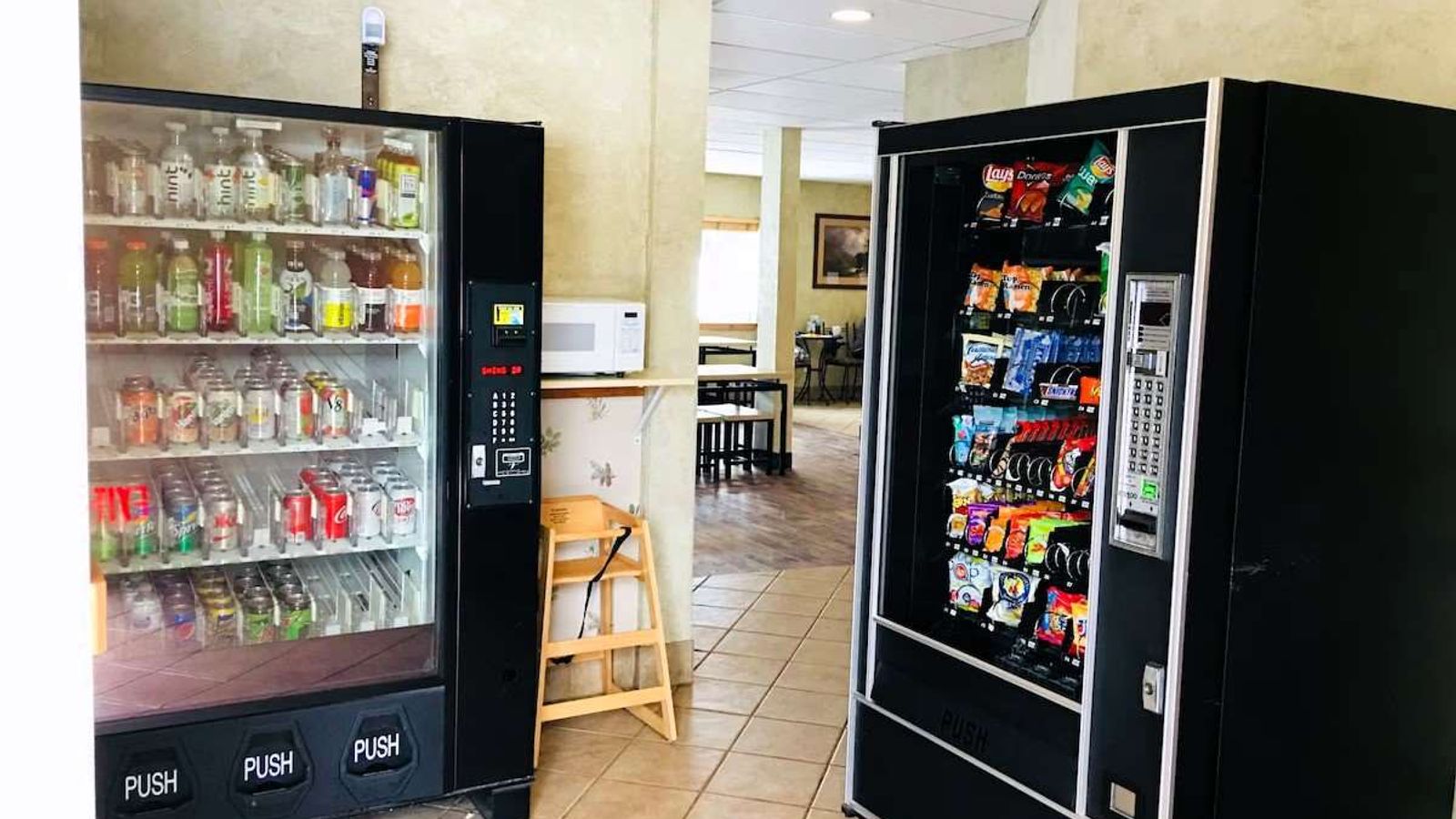 Boulder Creek Inn - Vending machine