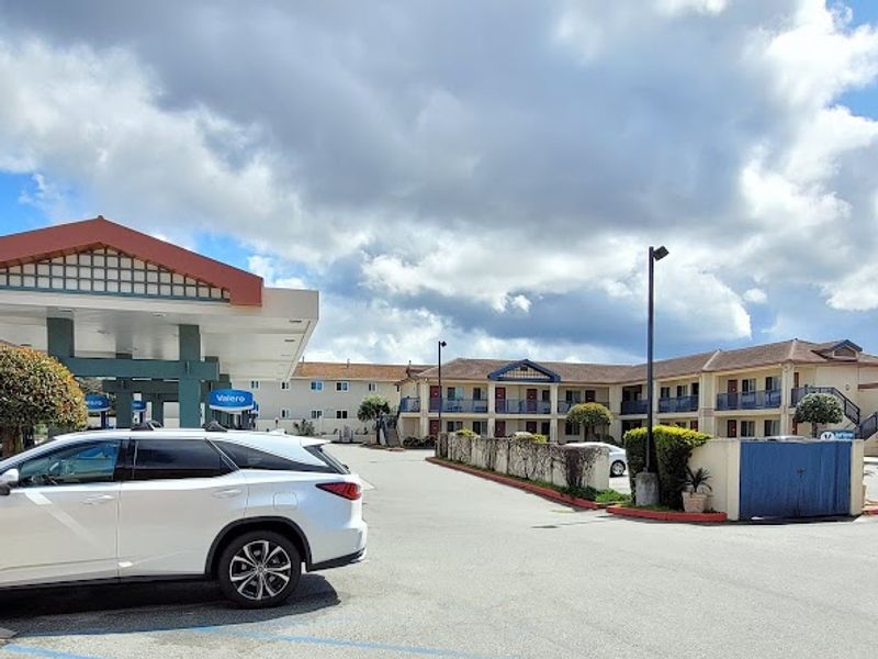 Monarch Valley Inn Marina at Monterey Bay
