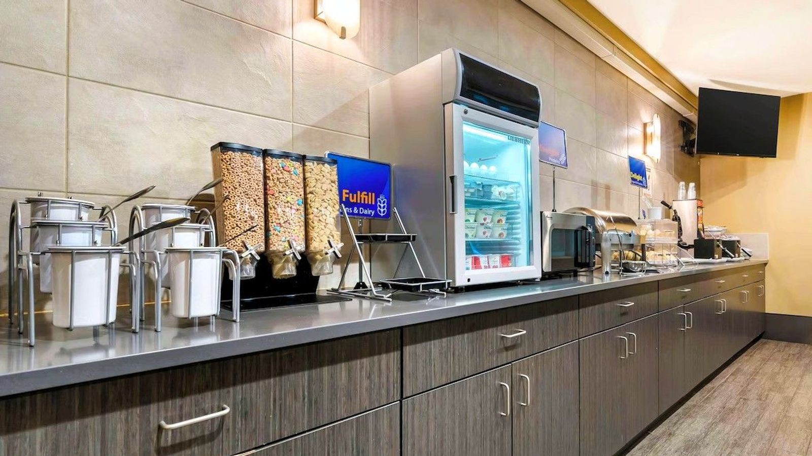Best Western Columbia River Waterfront Hotel Astoria - Complimentary Full Breakfast Buffet
