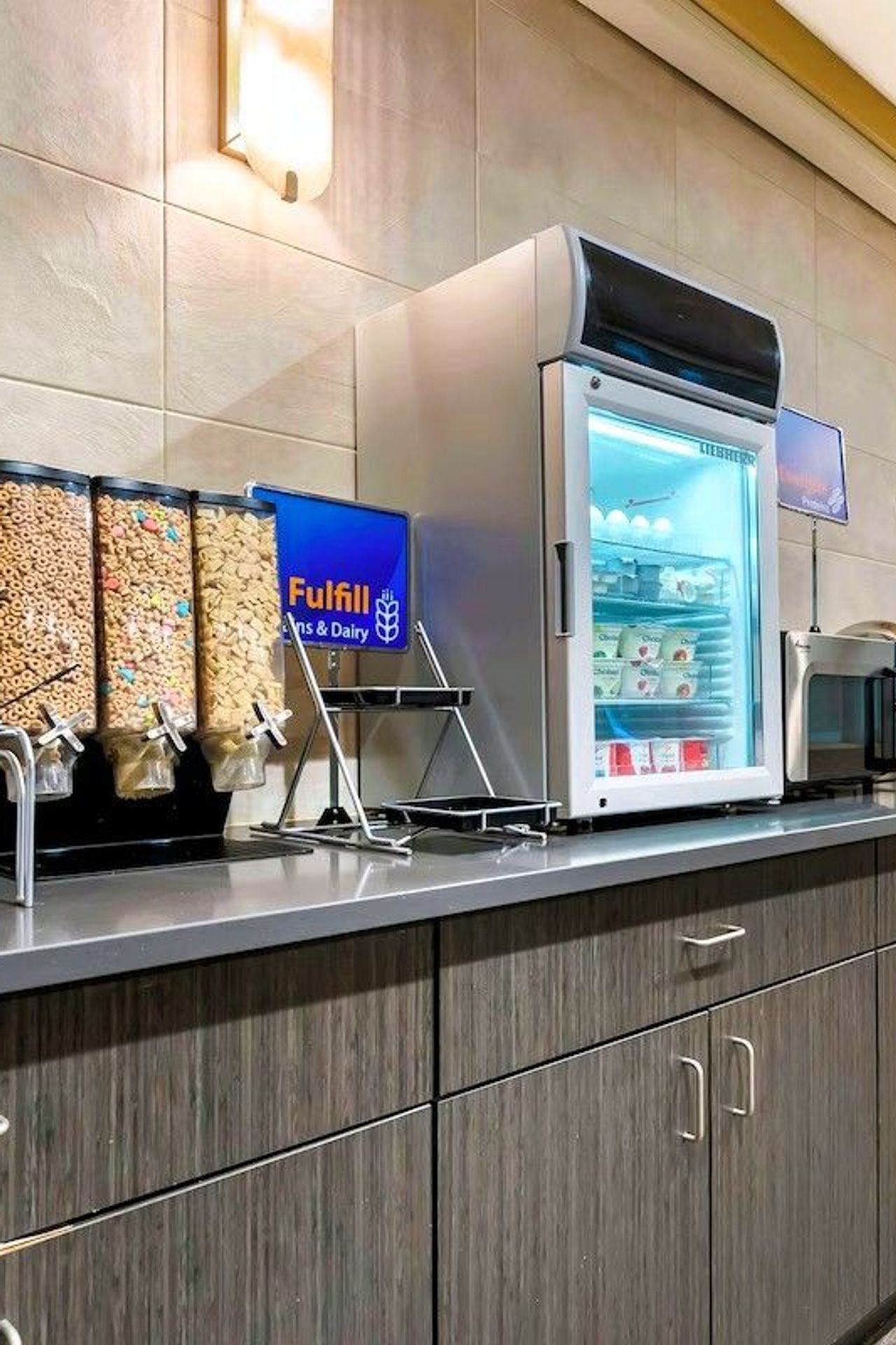 Best Western Columbia River Waterfront Hotel Astoria - Complimentary Full Breakfast Buffet