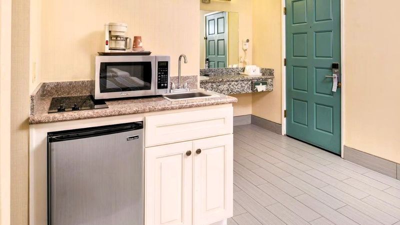 Good Living Inn - Private kitchenette