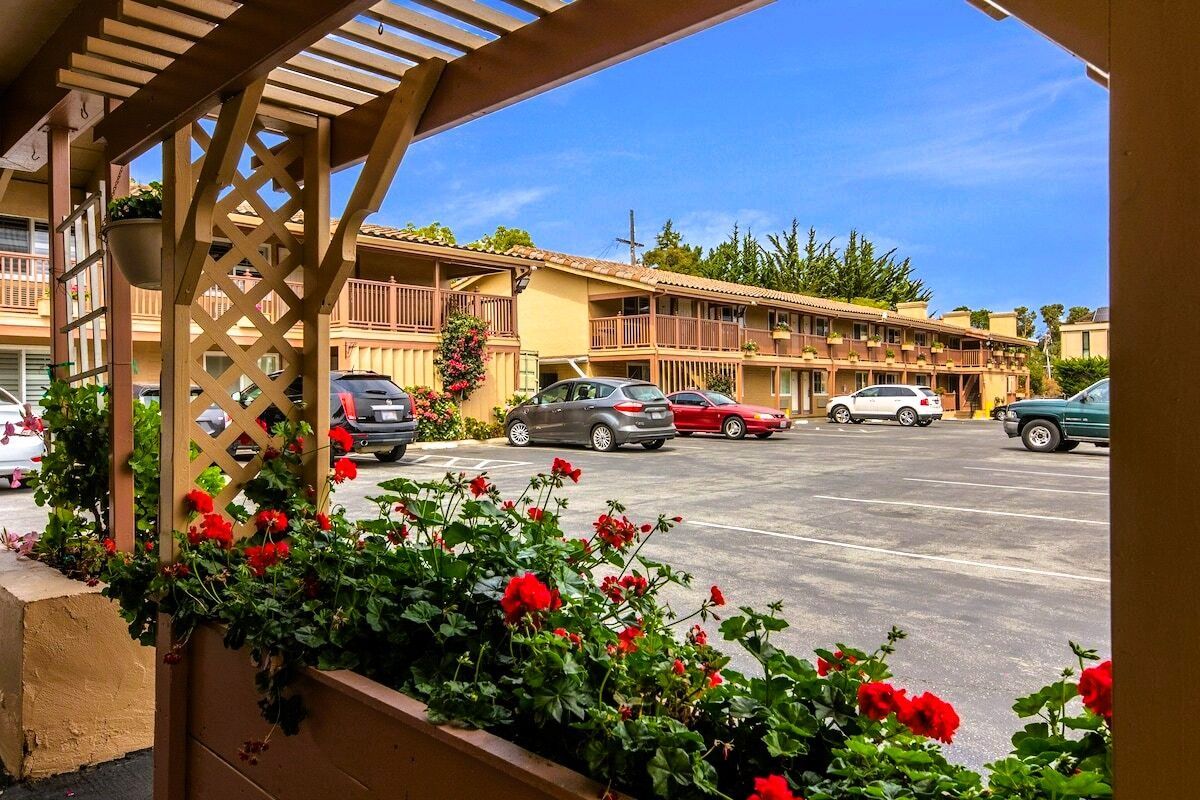 Photo of Carmel Hill Lodge Monterey - Free Parking