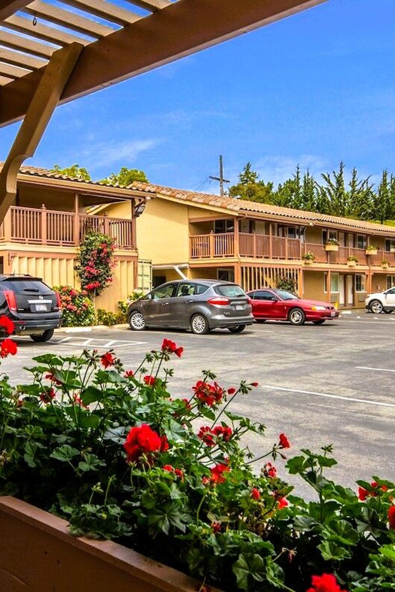 Photo of Carmel Hill Lodge Monterey - Free Parking