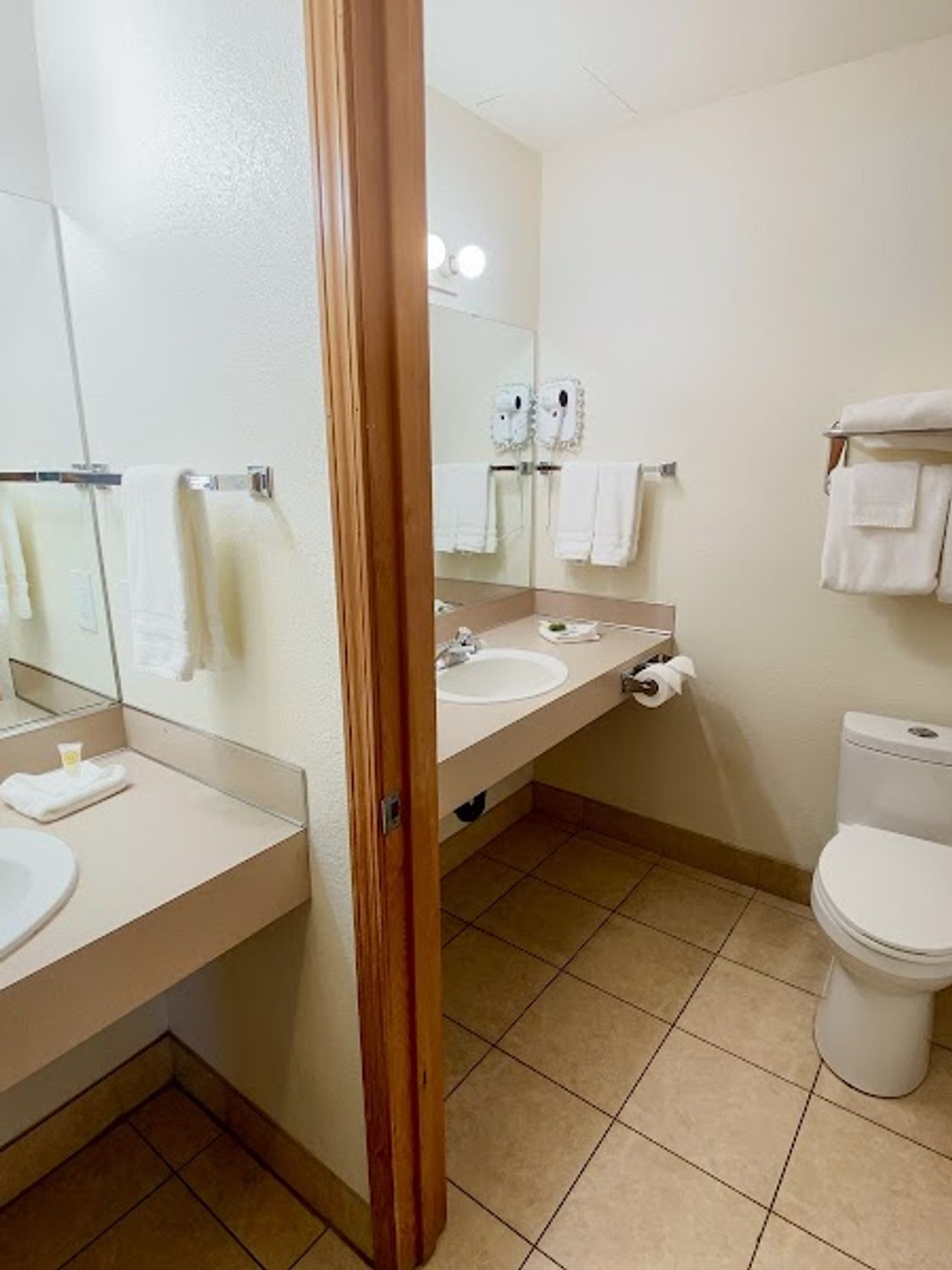 Photo of Sisters Inn & Suites