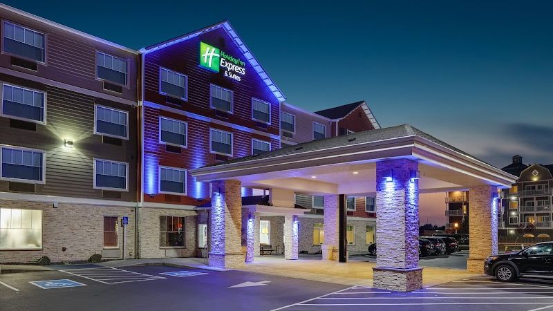 Holiday Inn Express & Suites Seaside-Convention Center
