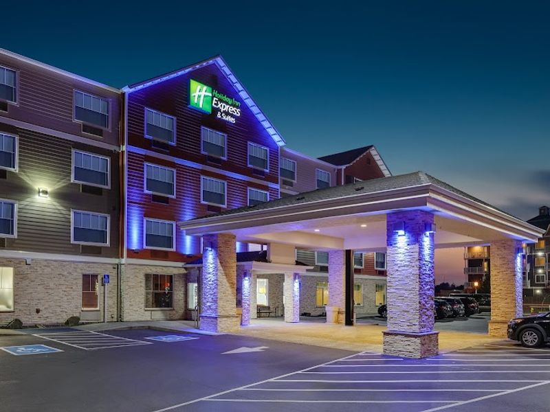 Holiday Inn Express & Suites Seaside-Convention Center