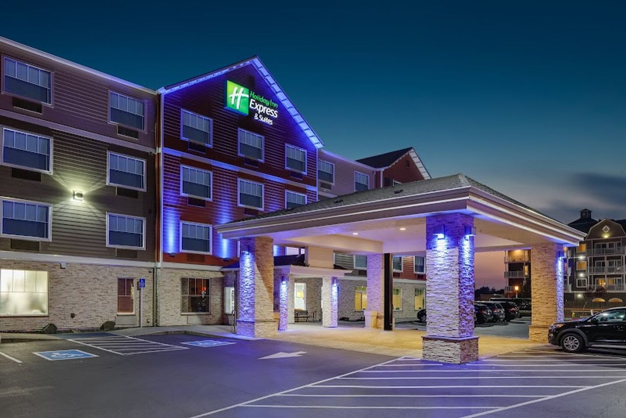 Photo of Holiday Inn Express & Suites Seaside-Convention Center