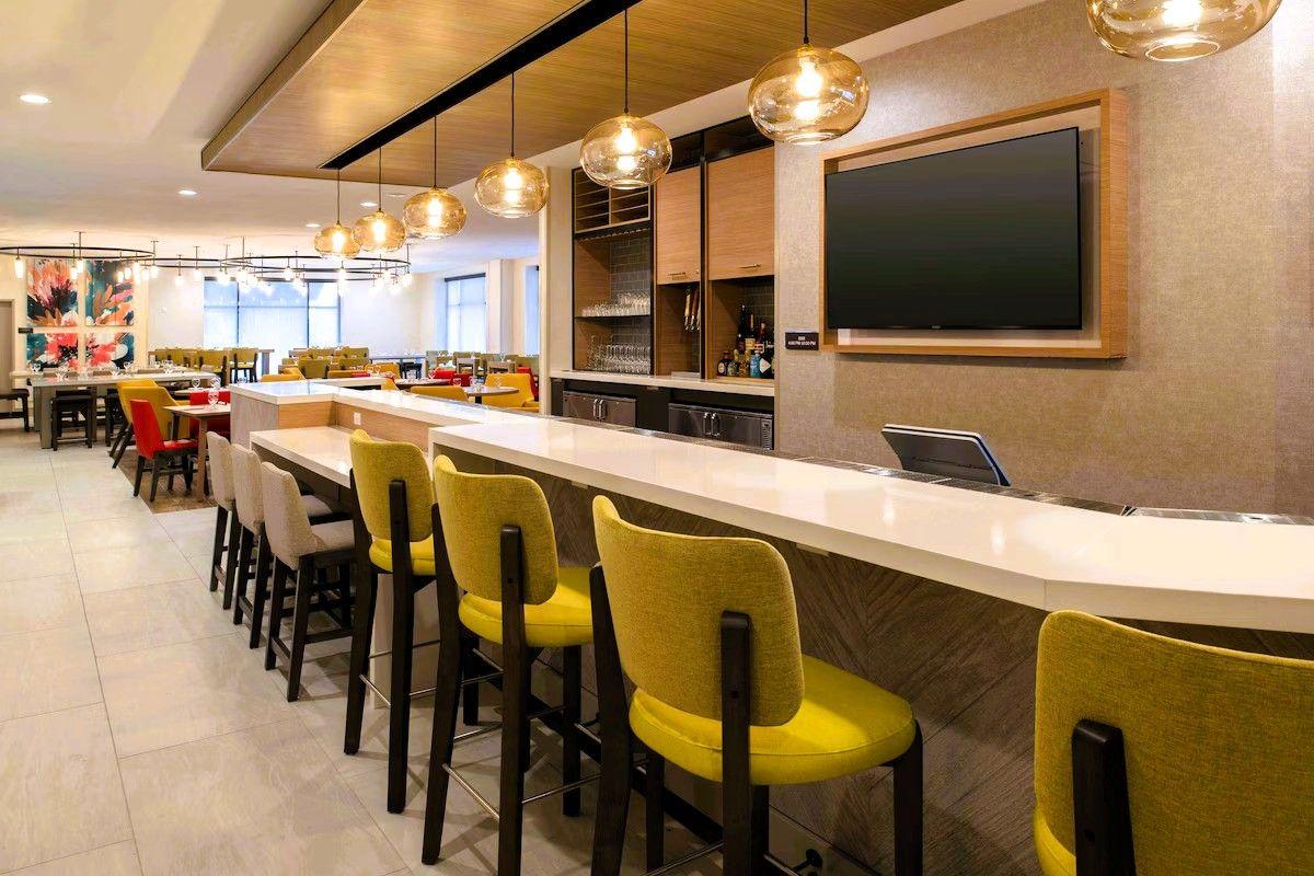 Hilton Garden Inn Tacoma Downtown - Bar