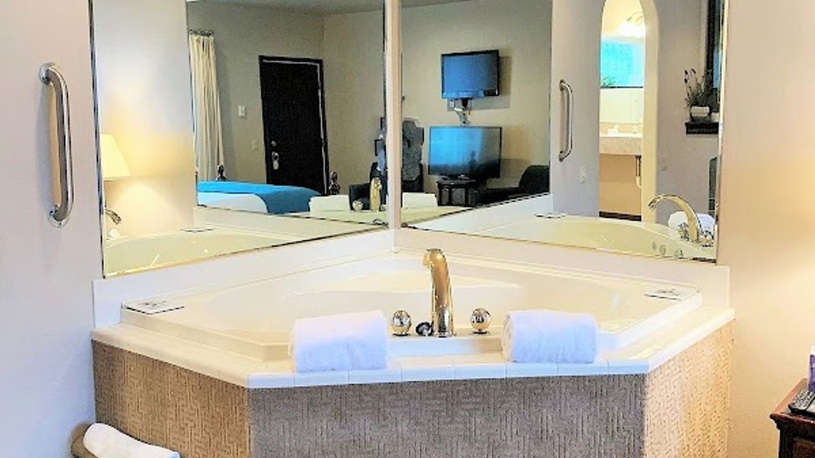 Photo of Breakers Boutique Inn