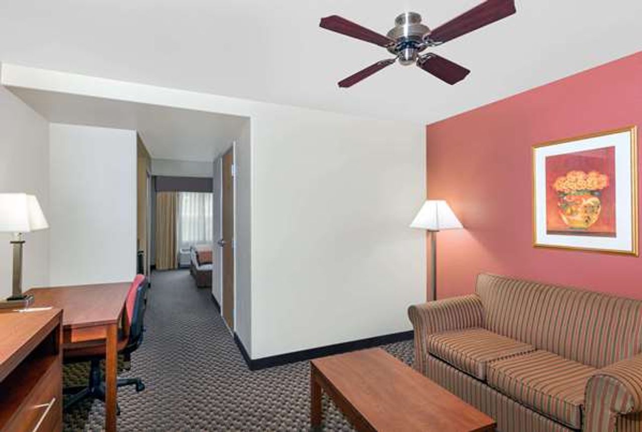 Photo of Hawthorn Suites by Wyndham Oakland/Alameda