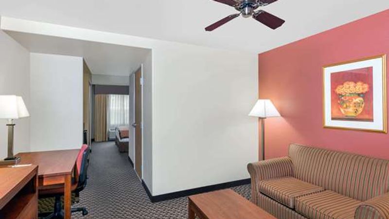 Photo of Hawthorn Suites by Wyndham Oakland/Alameda