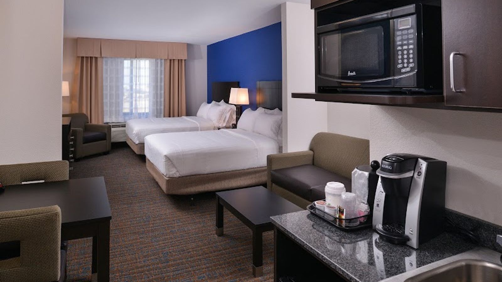 Photo of Holiday Inn Express & Suites Bakersfield Airport, an IHG Hotel