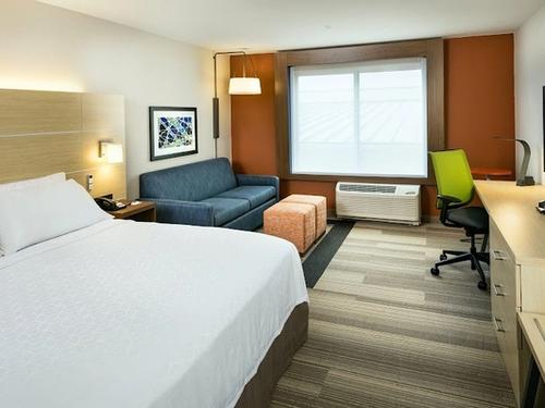 Photo of Holiday Inn Express & Suites Medford, an IHG Hotel