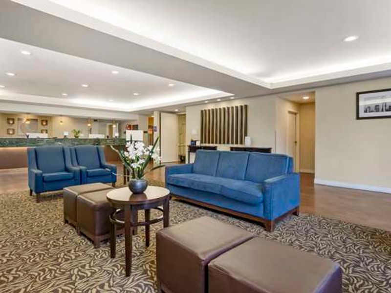 Photo of Comfort Inn & Suites Sea-Tac Airport