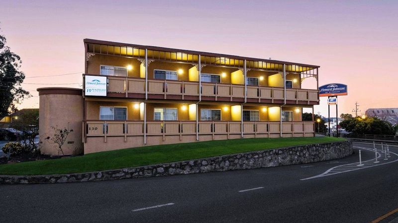 Howard Johnson by Wyndham Santa Cruz Beach Boardwalk