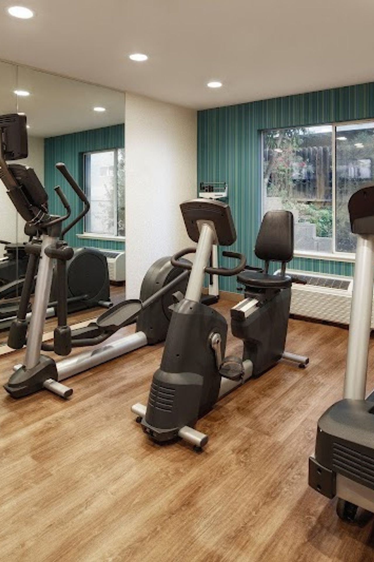 Photo of Holiday Inn Express & Suites Belmont by IHG