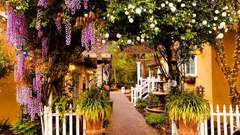 Glen Ellen Inn