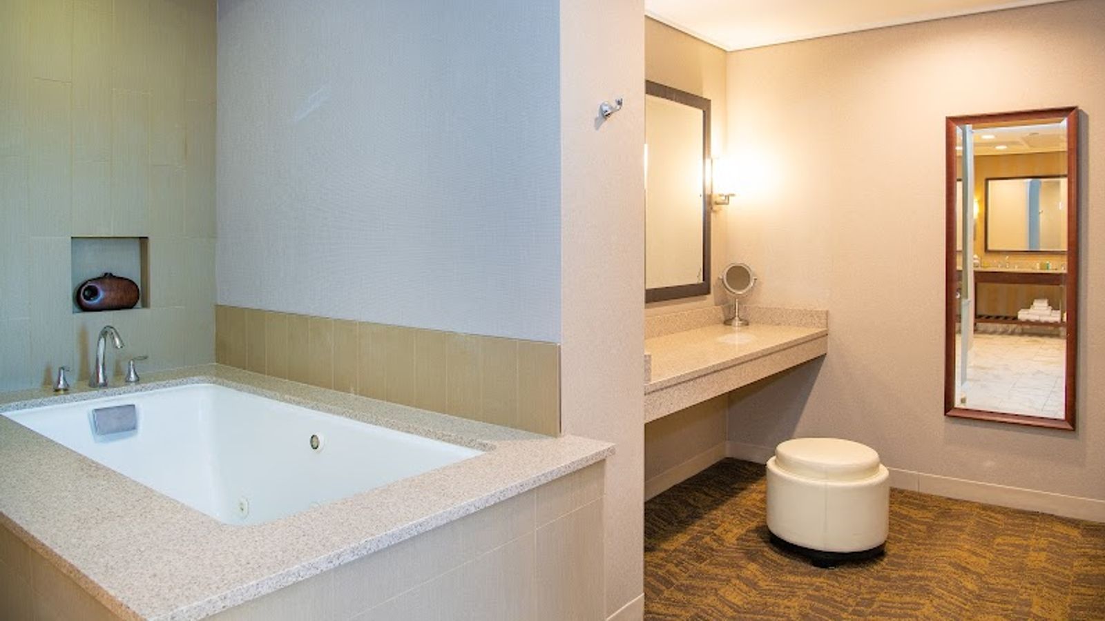 Photo of DoubleTree by Hilton Hotel Portland