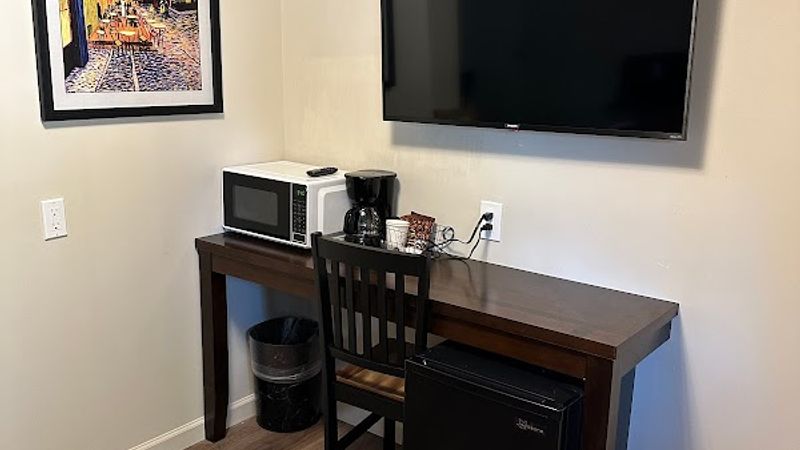 Photo of Crater Lake Gateway-Highway 140