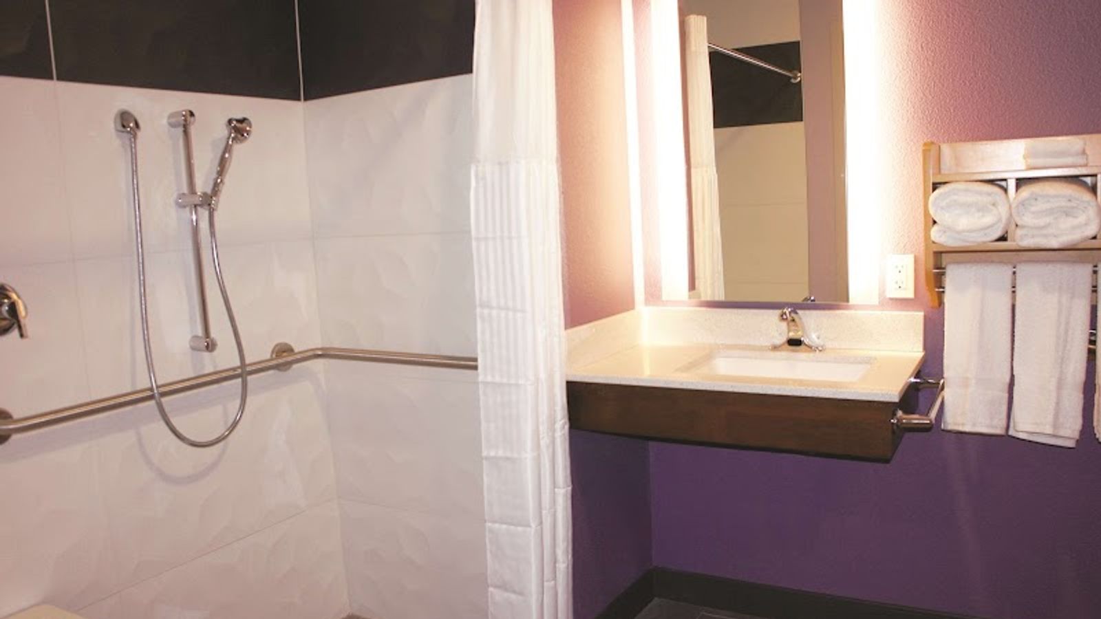 Photo of La Quinta Inn & Suites by Wyndham Madera