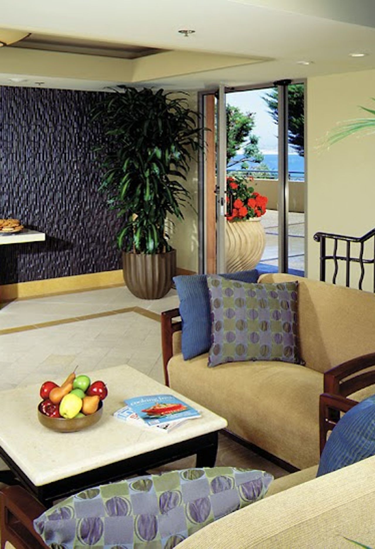 Photo of Monterey Bay Inn - Hotel Lounge