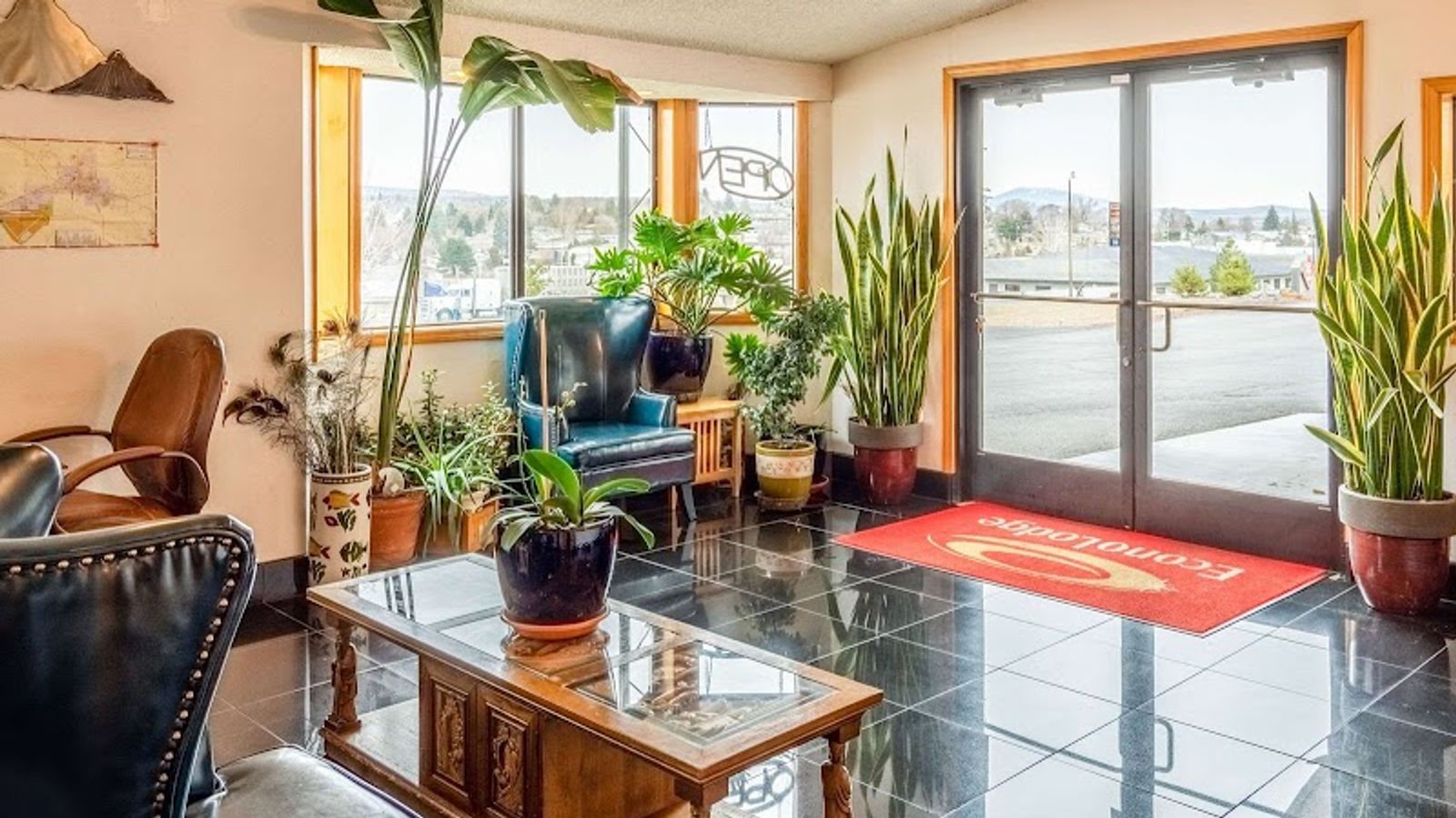 Photo of Econo Lodge Inn & Suites Madras