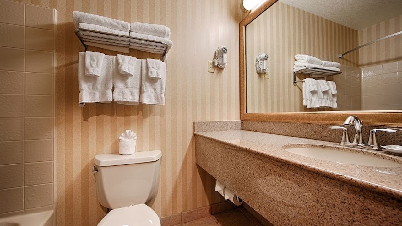 Photo of Best Western Plus Landmark Inn