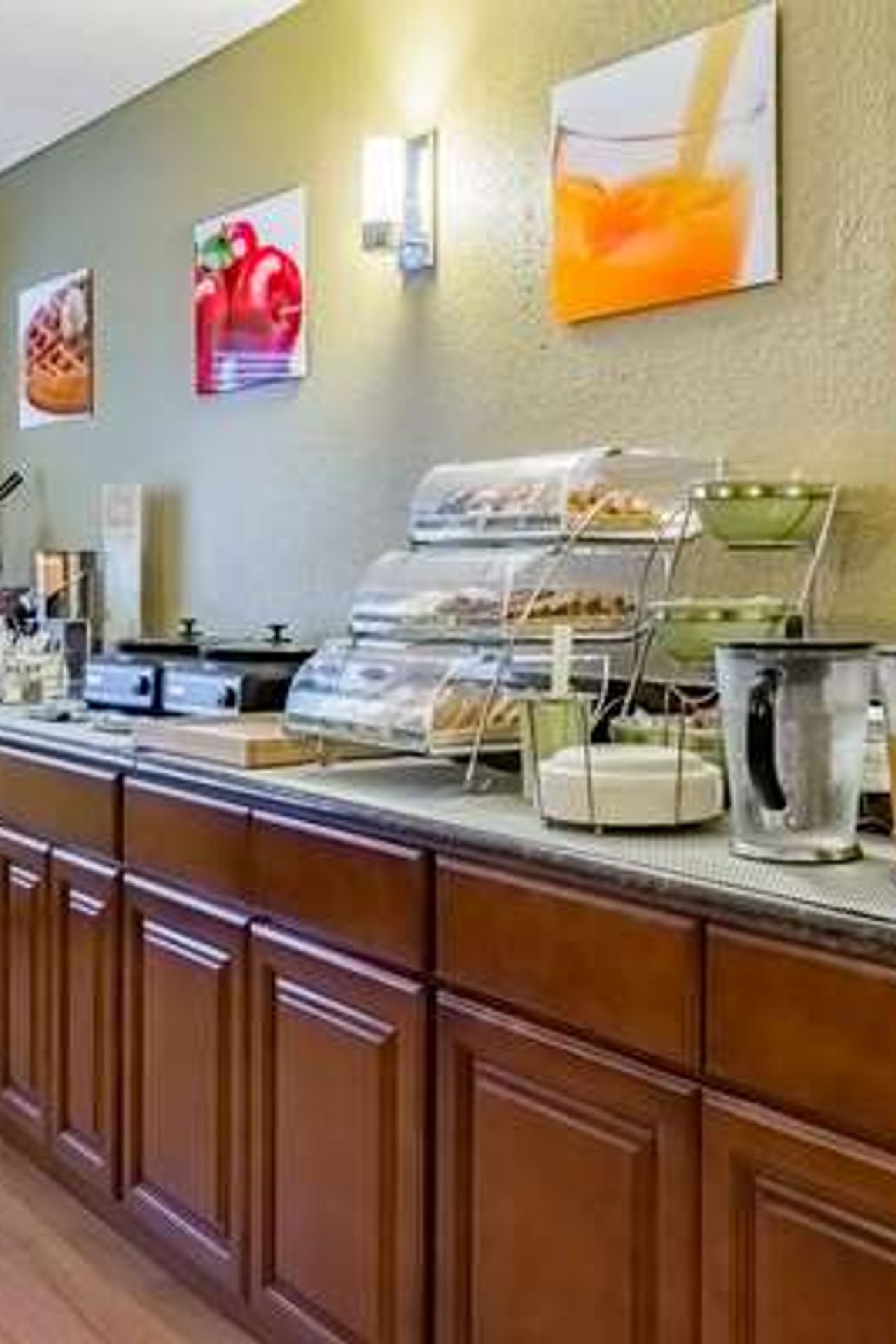 Photo of Quality Inn & Suites Vancouver North