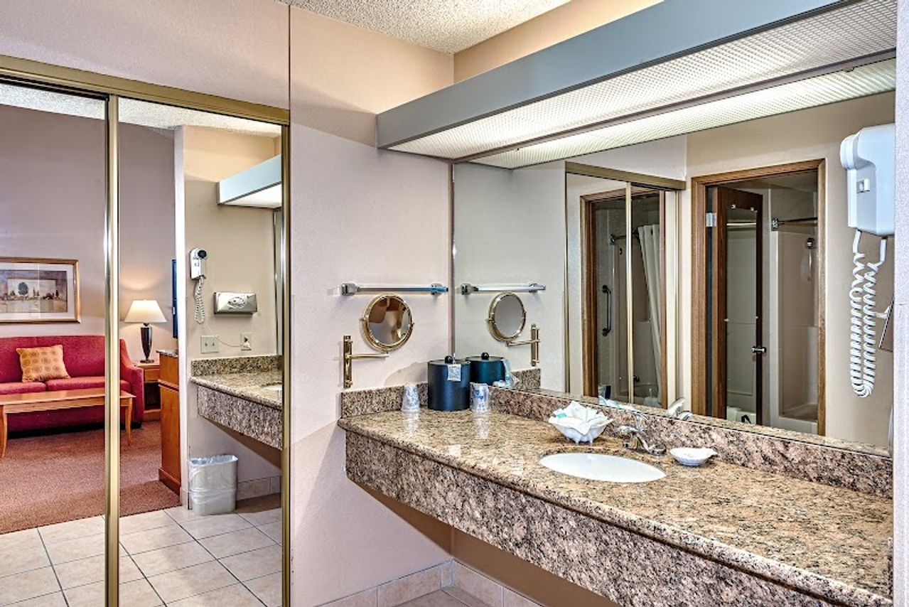 Photo of Best Western Plus Oak Harbor Hotel & Conference Center