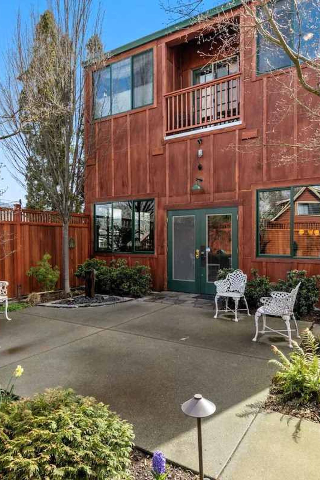 The Peerless Hotel - Private garden patio