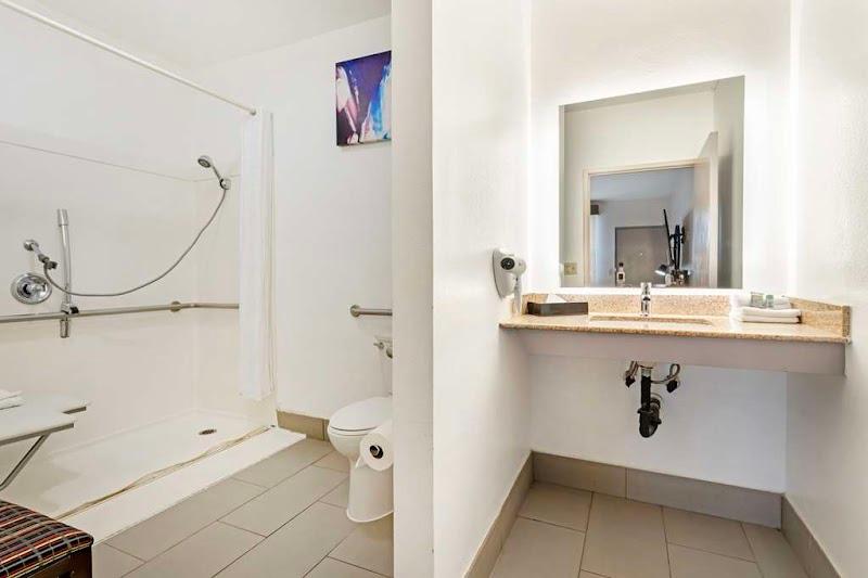 Photo of Best Western Marina State Beach - Bathroom