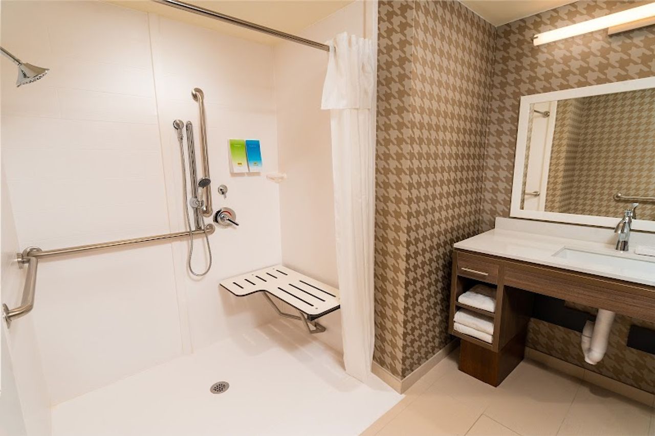 Photo of Home2 Suites by Hilton Bakersfield