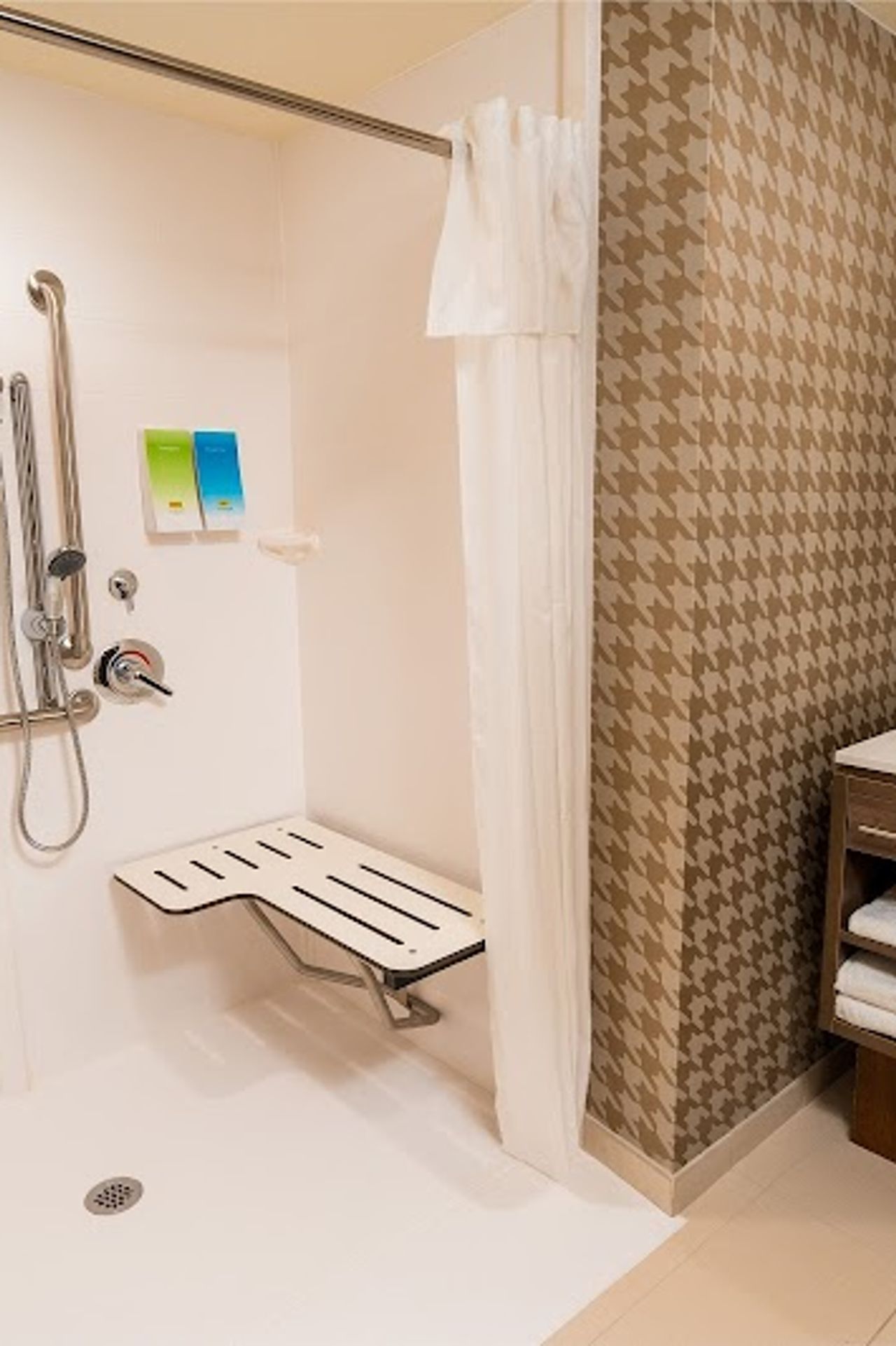 Photo of Home2 Suites by Hilton Bakersfield