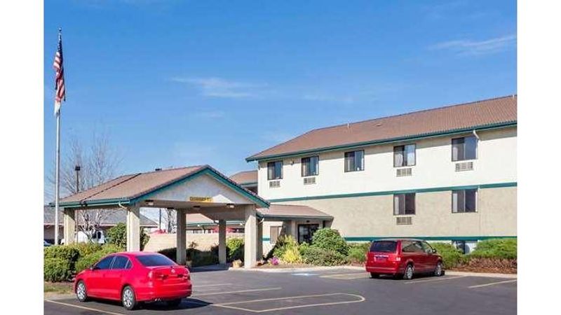 Super 8 by Wyndham Union Gap Yakima Area