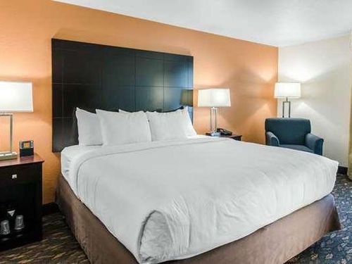 Photo of Comfort Inn & Suites