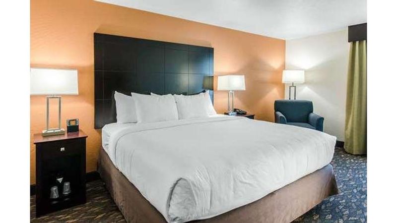 Photo of Comfort Inn & Suites