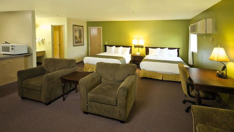 Super 8 by Wyndham McCall - Suite, 2 Beds
