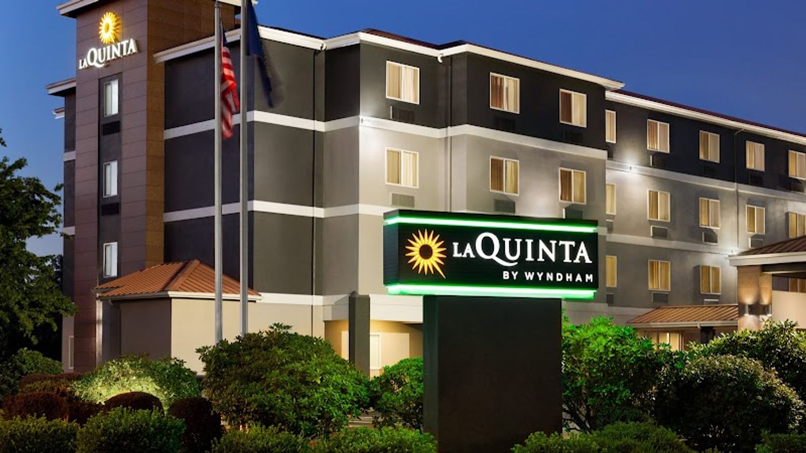Photo of La Quinta Inn & Suites by Wyndham Salem OR