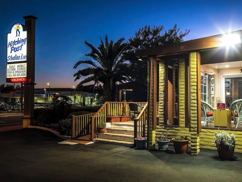 Hitching Post Studios Inn
