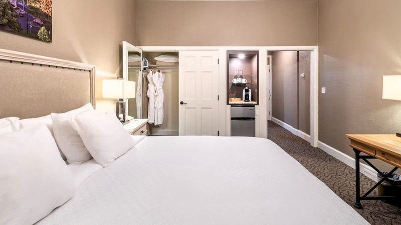 Spokane Club - Deluxe Room, 1 Bedroom